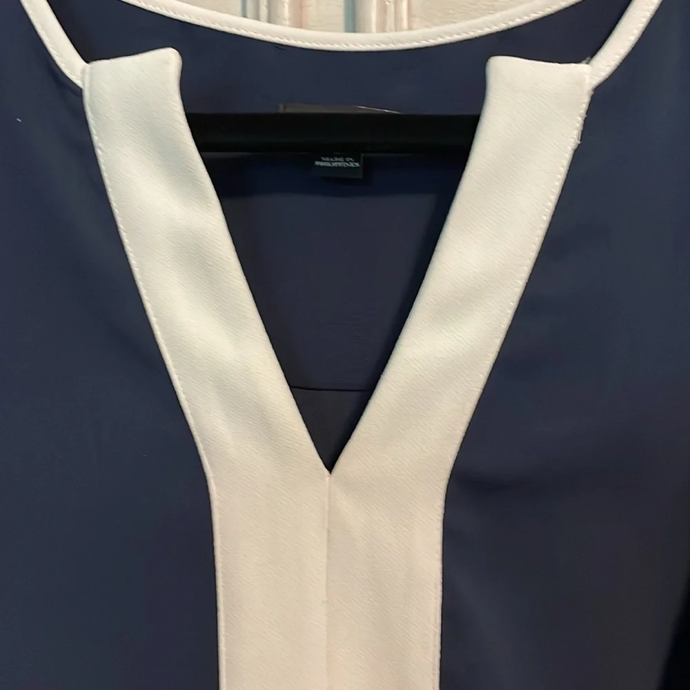 Women’s sophisticated and Taylor, V-neck navy/white sleeveless dress small - Picture 7 of 7